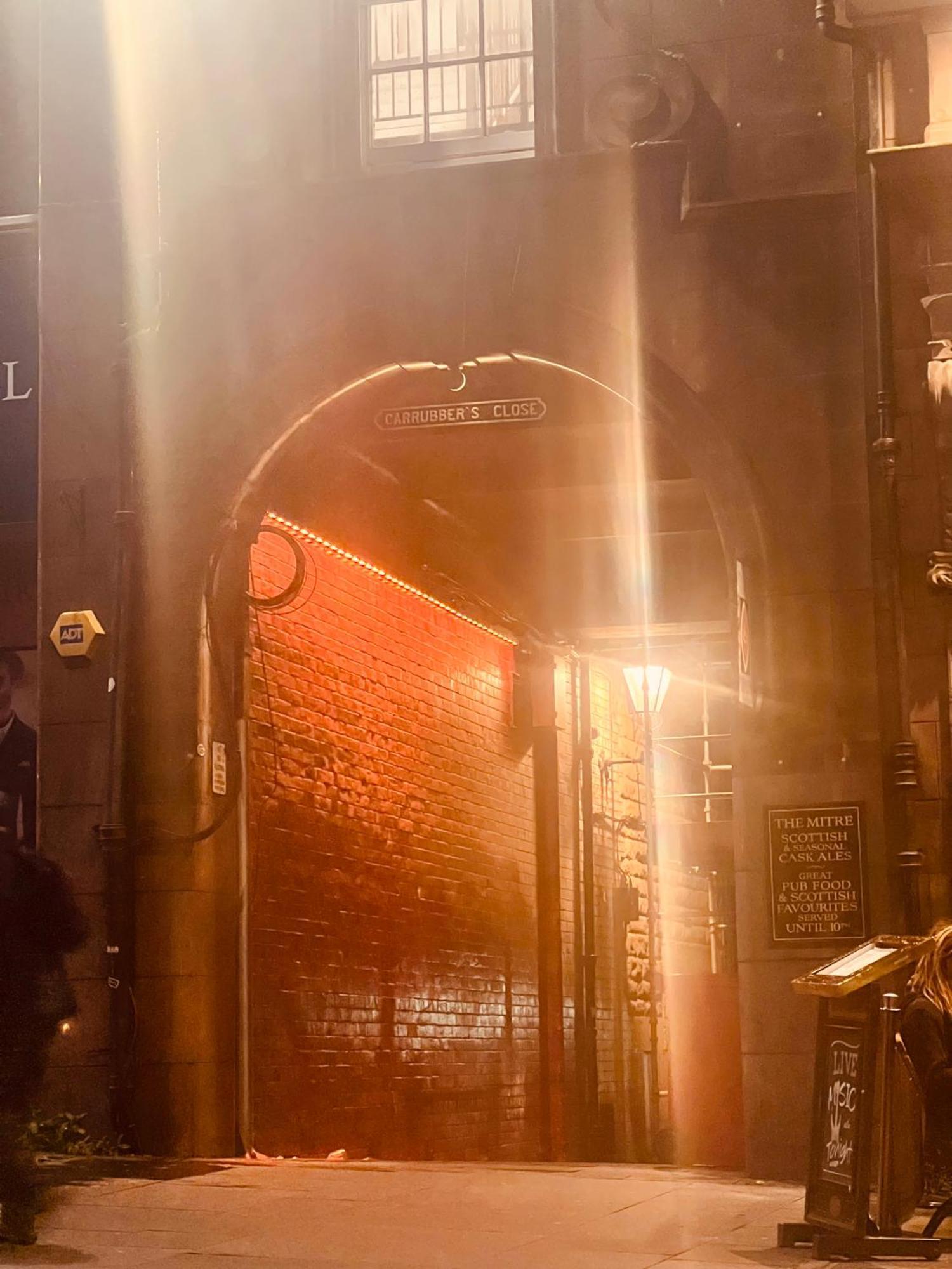 Historic Royal Mile Flat , 5Min From Waverly Railway Station Appartement Edinburgh Buitenkant foto